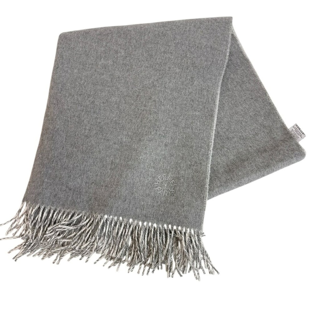 HERMES Double-faced Large Stole, 2023 Model, Scarf, Gray: --- Catalog ---Category: SizeSize (LxW): 1.75m x 70cm / 68.89'' x 27.55''Category: DesignType: StoleColor: Gray, WhiteGender: UnisexSeason: Fall/winterMaterial: Cashmere Category: GeneralBrand: