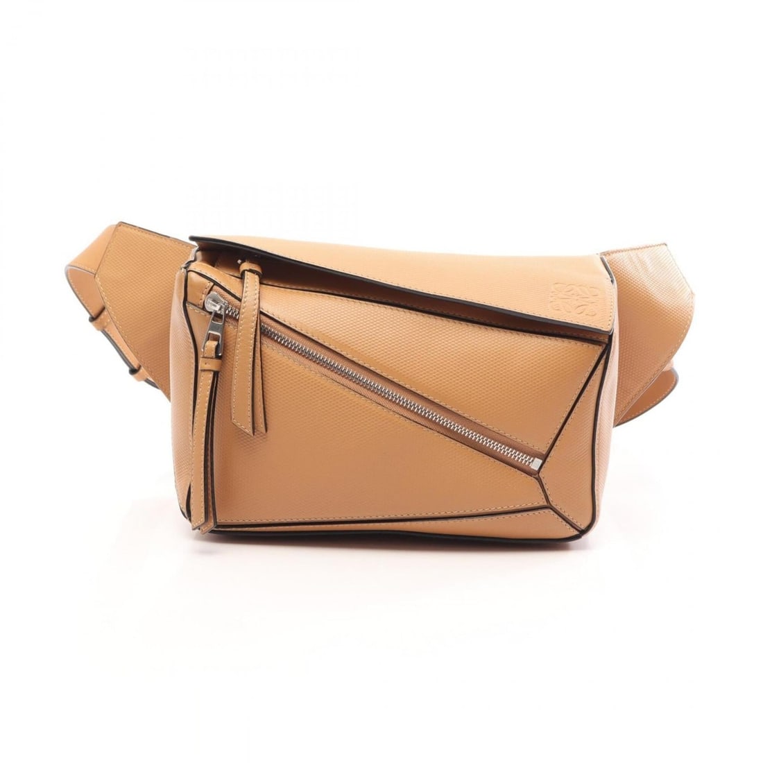 Loewe Puzzle Bum Bag Small Waist Body Handbag Leather Men's Beige: --- Catalog ---Category: SizeSize (HxWxD): 16cm x 24cm x 10cm / 6.29'' x 9.44'' x 3.93''Category: DesignType: Fanny pack, HandbagColor: BeigeGender: MenMaterial: Leather Category: GeneralBrand: Loewe-