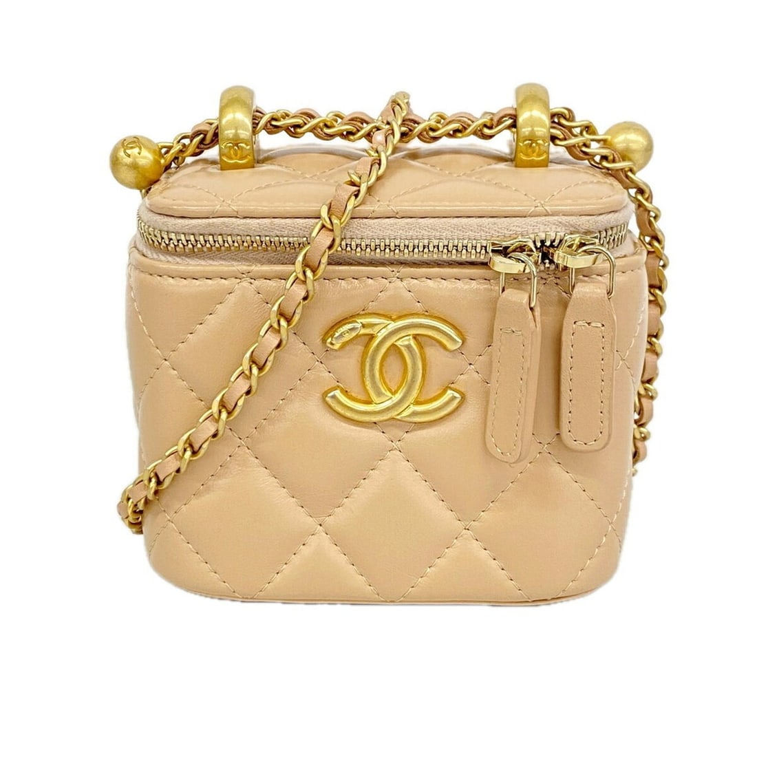 Chanel Matelassé Chain Shoulder Bag/Vanity Bag, Lambskin, Pink Beige, Women's, OP017510: --- Catalog ---Category: SizeSize (HxWxD): 9cm x 10.5cm x 7.5cm / 3.54'' x 4.13'' x 2.95''Category: DesignType: Vanity bagColor: Pink beigeGender: WomenMaterial: Leather Leather/Fur Type: LambskinCate