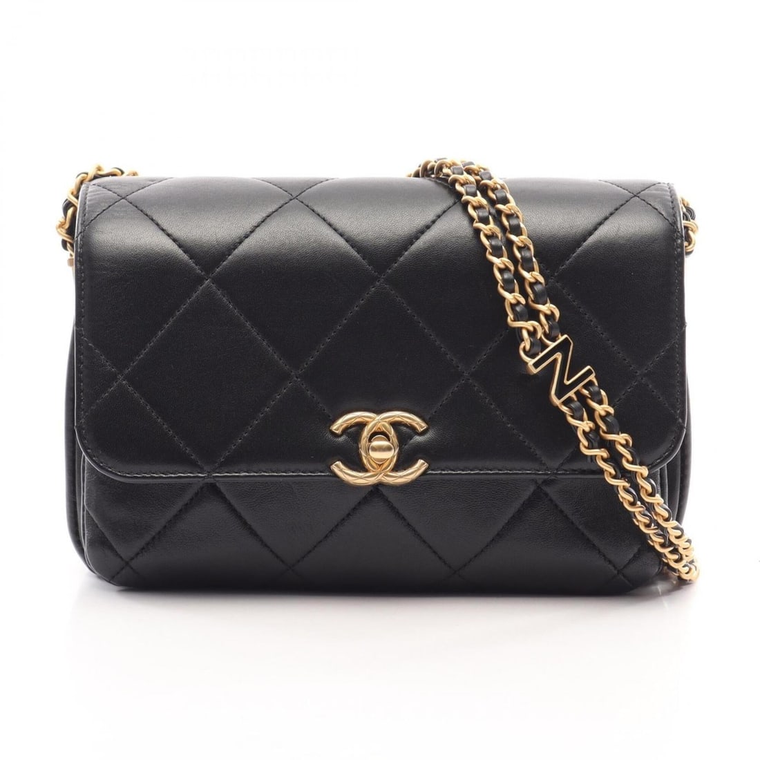 Chanel Matelassé Small Flap Shoulder Bag/Handbag, Lambskin Leather, Women's, Black (AS4862): --- Catalog ---Category: SizeSize (HxWxD): 14cm x 19cm x 4cm / 5.51'' x 7.48'' x 1.57''Category: DesignType: Handbag, Shoulder bagColor: BlackGender: WomenMaterial: Leather Leather/Fur Type: LambskinC