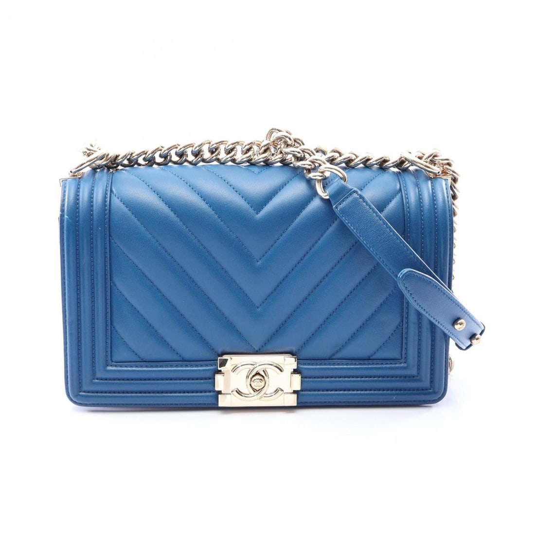 Chanel Boy Chevron V-stitch Shoulder Bag/Handbag, Lambskin Leather, Women's, Blue, A67086: --- Catalog ---Category: SizeSize (HxWxD): 14.5cm x 25cm x 7cm / 5.7'' x 9.84'' x 2.75''Category: DesignType: Handbag, Shoulder bagColor: BlueGender: WomenMaterial: Leather Hardware Color: GoldLeather