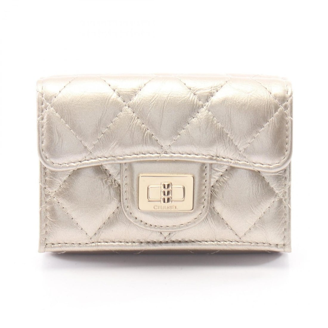 Chanel 2.55 Matelassé Tri-fold Wallet, Leather, Women's, Gold Tone, A70325: --- Catalog ---Category: SizeSize (HxWxD): 7cm x 10.5cm x 4cm / 2.75'' x 4.13'' x 1.57''Category: DesignType: Wallet (tri-fold)Color: GoldGender: WomenMaterial: Leather Category: GeneralMPN: A70325Bra