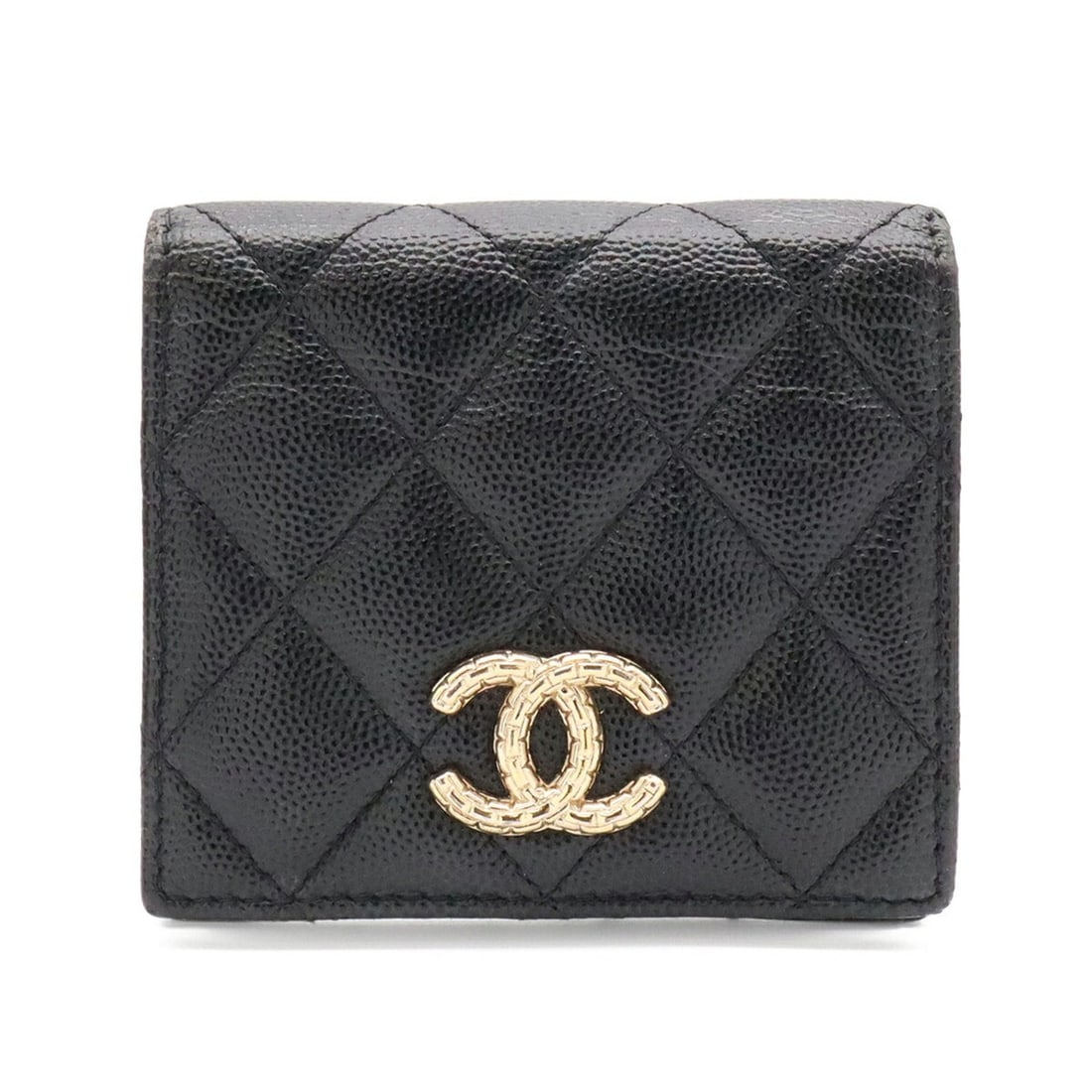 CHANEL Métiers d'Art Collection Matelassé Coco Mark Compact Wallet, Bi-fold, Caviar Leather, Black: --- Catalog ---Category: SizeSize (HxWxD): 9cm x 10cm / 3.54'' x 3.93''Category: DesignType: Wallet (bi-fold)Color: Black, WhiteGender: WomenMaterial: Grained Calfskin Category: GeneralMPN: AP4728Bran