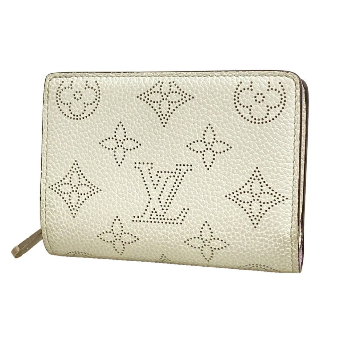 Louis Vuitton Mahina Portefeuille Wallet M82362 Blanc (Women's): --- Catalog ---Category: SizeSize (HxWxD): 8cm x 11cm x 3cm / 3.14'' x 4.33'' x 1.18''Category: DesignType: Wallet (bi-fold)Color: BlancGender: WomenCategory: GeneralMPN: M82362Brand: Louis Vuitton---