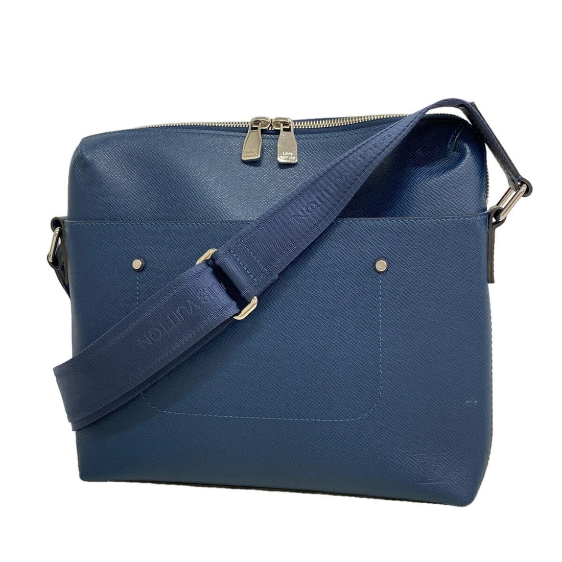Louis Vuitton Taiga Grigori PM Shoulder Bag M30236 Ocean Men's: --- Catalog ---Category: SizeSize (HxWxD): 26cm x 27.5cm x 6cm / 10.23'' x 10.82'' x 2.36''Category: DesignType: Shoulder bagColor: OceanGender: MenCategory: GeneralMPN: M30236Brand: Louis Vuitton--- 