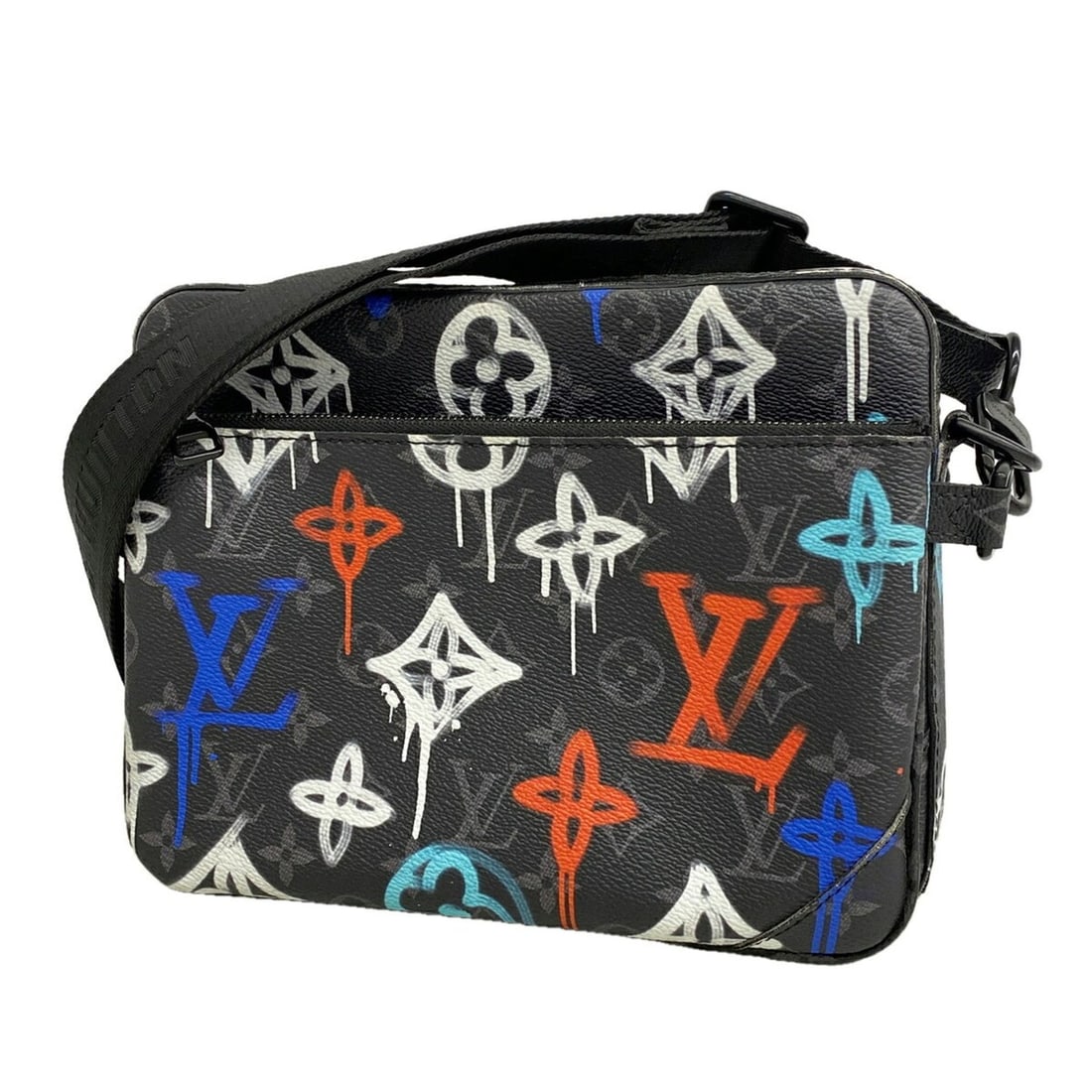 Louis Vuitton Monogram Eclipse Trio Shoulder Bag M21396 Black Men's: --- Catalog ---Category: SizeSize (HxWxD): 18cm x 25cm x 4.5cm / 7.08'' x 9.84'' x 1.77''Category: DesignType: Shoulder bagColor: BlackGender: MenCategory: GeneralMPN: M21396Brand: Louis Vuitton--- It