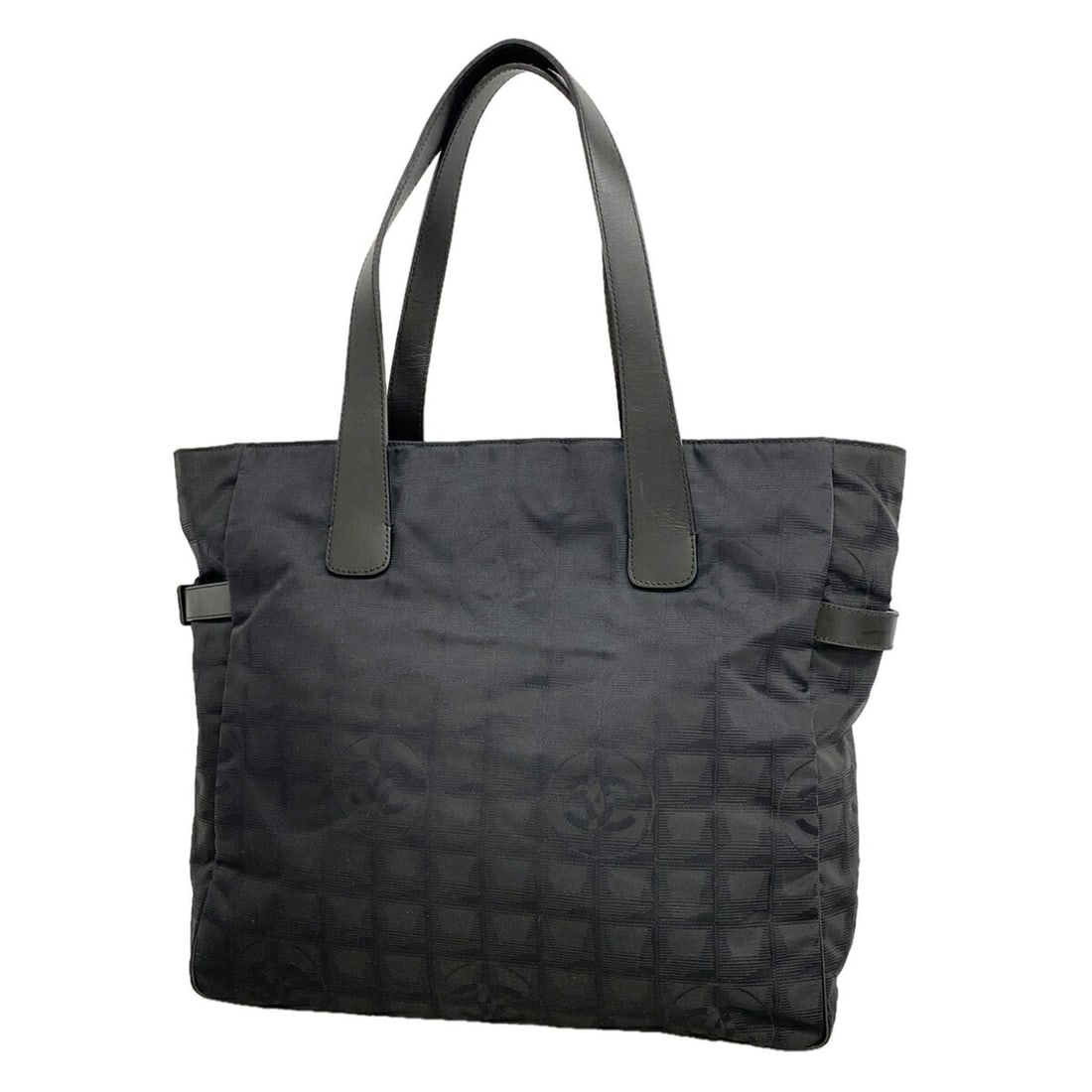 Chanel New Travel Nylon Tote Bag, Black, Women's: --- Catalog ---Category: SizeSize (HxWxD): 33cm x 35cm x 12.5cm / 12.99'' x 13.77'' x 4.92''Category: DesignType: Tote bagColor: BlackGender: WomenMaterial: Nylon Category: GeneralBrand: Chanel--- Ite