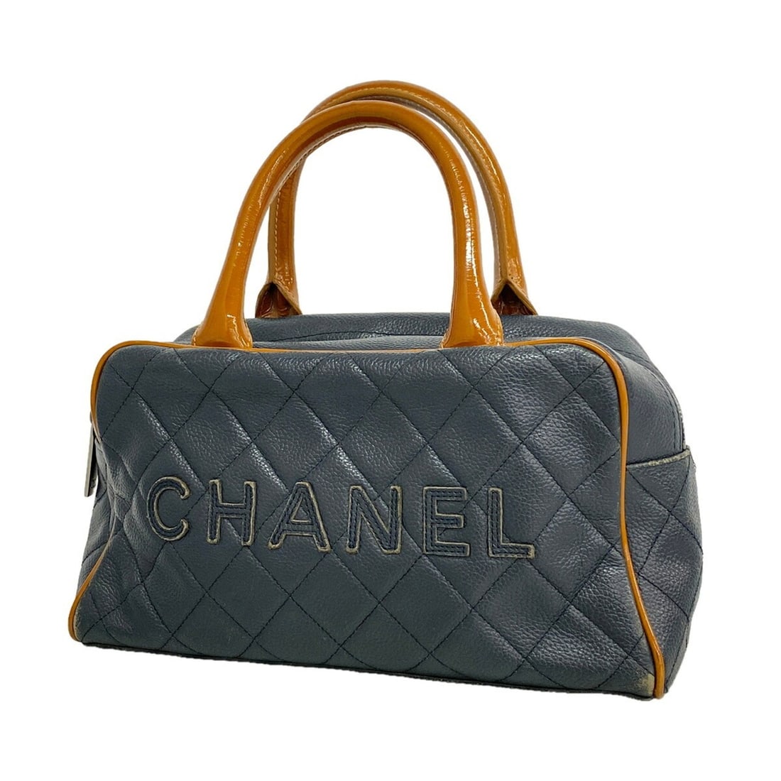 Chanel Matelassé handbag, patent leather, calfskin, navy, women's.: --- Catalog ---Category: SizeSize (HxWxD): 16cm x 26.5cm x 9cm / 6.29'' x 10.43'' x 3.54''Category: DesignType: HandbagColor: NavyGender: WomenMaterial: Patent leather , Leather Hardware Color: Silver