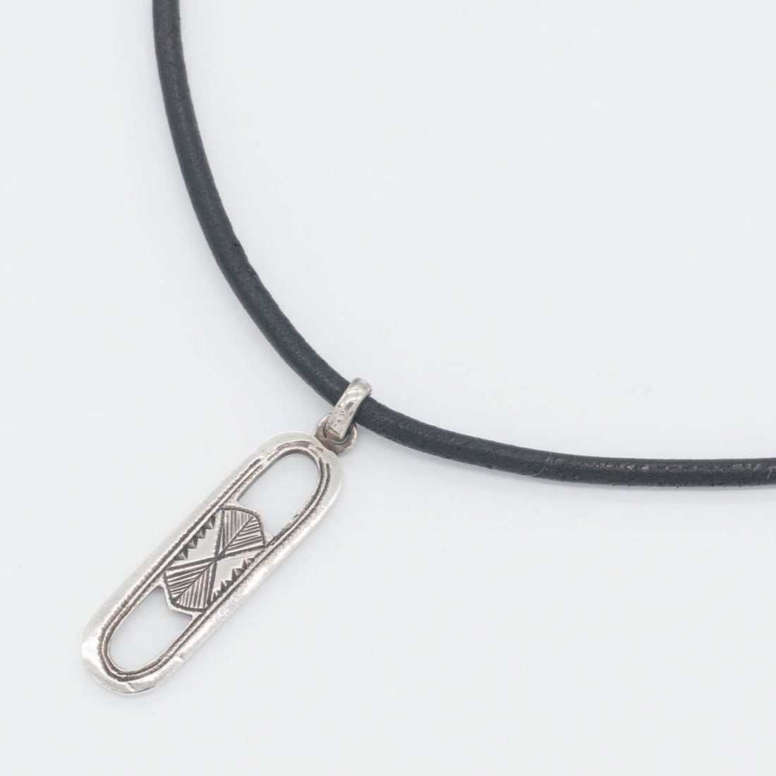 Hermes Touareg Necklace, Sterling Silver 925, Choker, Vintage, Women's/Men's: --- Catalog ---Category: SizePendant Size: 38mm x 12mm / 1.49'' x 0.47''Neck Circumference: 47 cm / 18.5''Category: DesignColor: BlackGender: Men,WomenMaterial: Leather, Sterling silver 925Necklace Ty