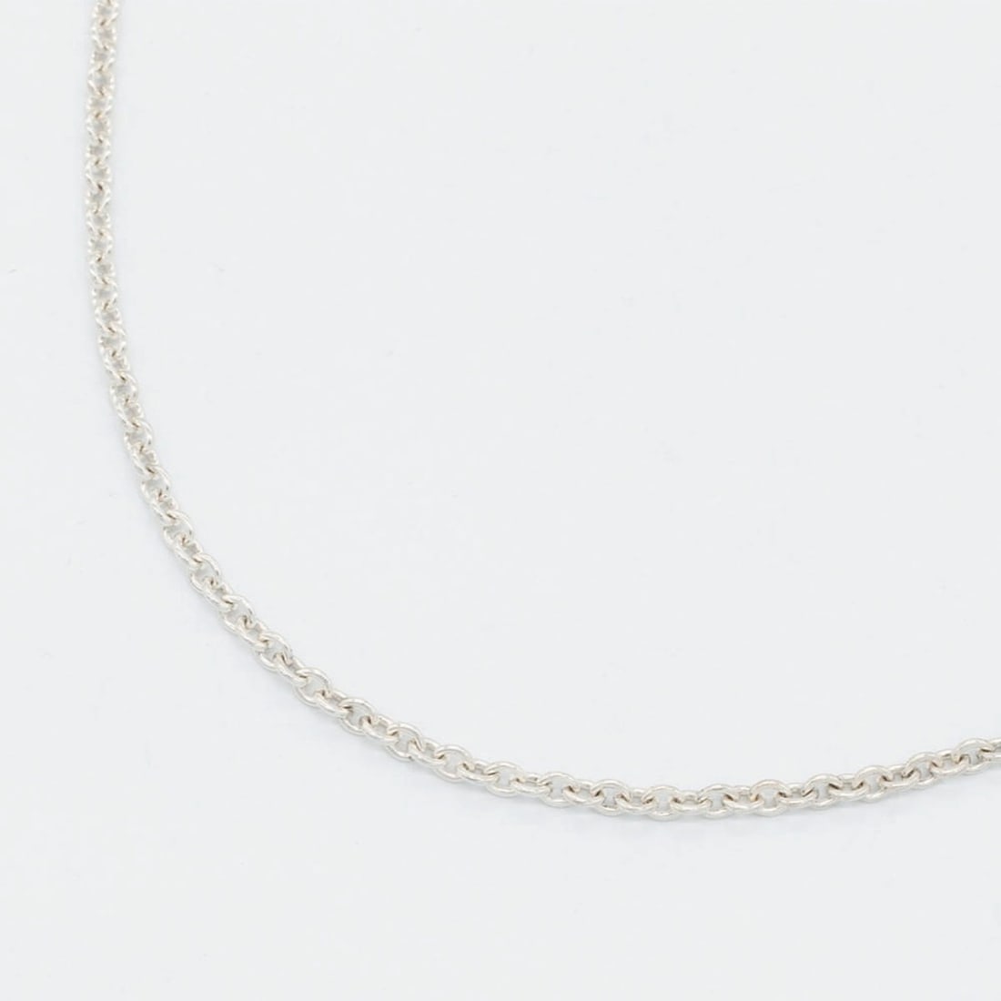 Tiffany & Co. Necklace Chain, Sterling Silver 925, Pendant Women's.: --- Catalog ---Category: SizeNeck Circumference: 41 cm / 16.14''Category: DesignGender: WomenMaterial: Sterling silver 925Pendant Type: PendantNecklace Type: Neck chainCategory: GeneralBrand: Tiffany-