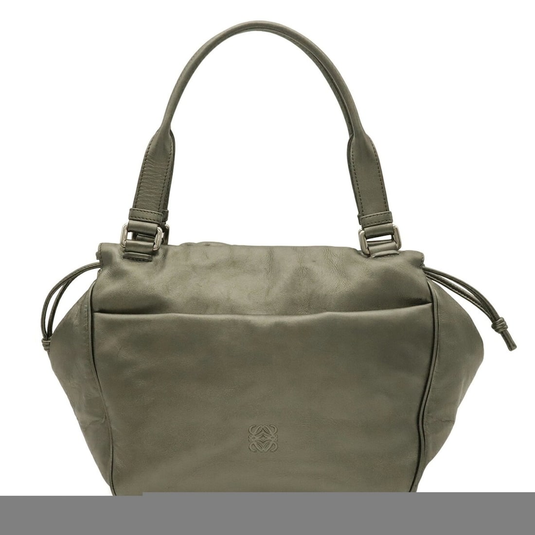 LOEWE Anagram Shoulder Bag/Tote Bag, Metallic Leather, Khaki Silver: --- Catalog ---Category: SizeSize (HxWxD): 25.5cm x 46cm x 17cm / 10.03'' x 18.11'' x 6.69''Category: DesignType: Shoulder bag, Tote bagColor: Khaki, MetallicGender: WomenMaterial: Leather Category: G