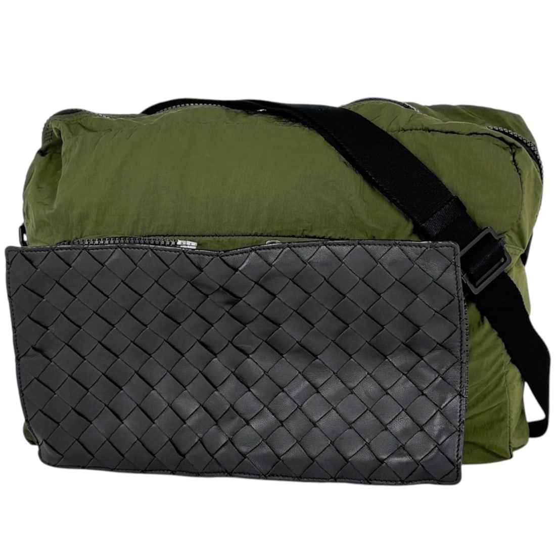 Bottega Veneta shoulder bag, Intrecciato weave, eco-bag, foldable, khaki leather, black, green,: --- Catalog ---Category: SizeSize (HxWxD): 24cm x 34cm x 8cm / 9.44'' x 13.38'' x 3.14''Category: DesignType: Eco-bag, Shoulder bagColor: Black, GreenGender: WomenMaterial: Leather , Nylon Category: G