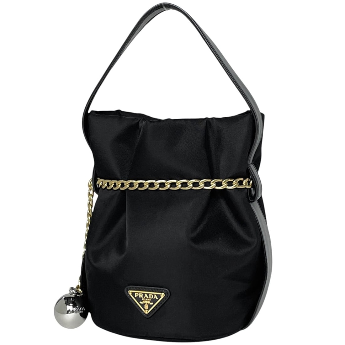 Prada Petit Sac Re-Nylon Tessuto Nylon Handbag, Nero (Black), 1BE088, Women's: --- Catalog ---Category: SizeSize (HxWxD): 18cm x 14cm x 14cm / 7.08'' x 5.51'' x 5.51''Category: DesignType: HandbagColor: BlackGender: WomenMaterial: Nylon Category: GeneralBrand: Prada--- Item List