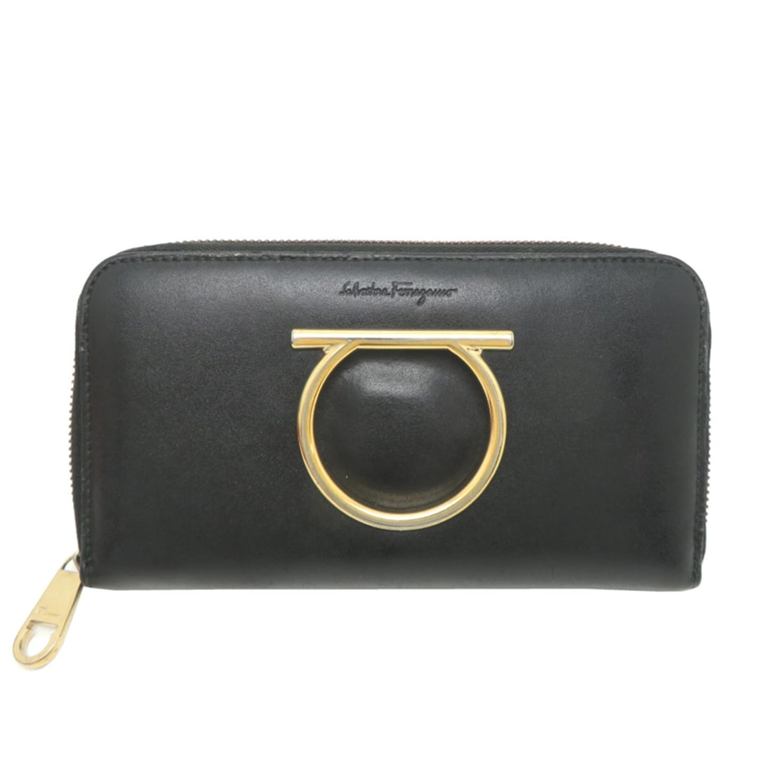 Salvatore Ferragamo Gancini Round Zipper Long Wallet for Women and Men JL-22 0291 Leather Black: --- Catalog ---Category: SizeSize (HxWxD): 11cm x 19cm x 3cm / 4.33'' x 7.48'' x 1.18''Category: DesignType: Long wallet (bi-fold)Color: BlackGender: Men,WomenMaterial: Leather Category: GeneralMPN: J
