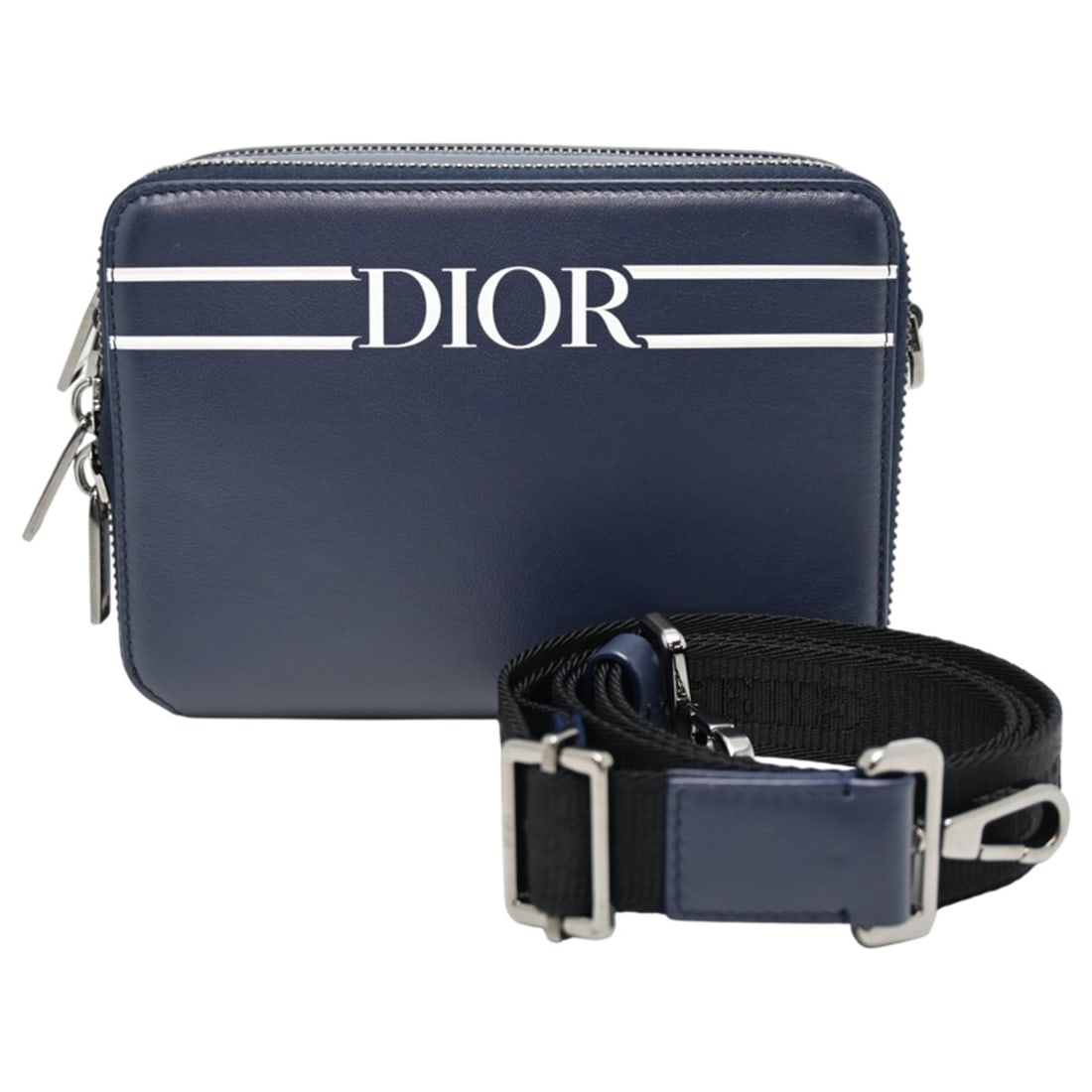 Dior Homme Logo Men's Shoulder Bag Leather Navy: --- Catalog ---Category: SizeSize (HxWxD): 12.5cm x 17cm x 5.5cm / 4.92'' x 6.69'' x 2.16''Category: DesignType: Shoulder bagColor: NavyGender: MenMaterial: Leather Category: GeneralBrand: Dior HommeC
