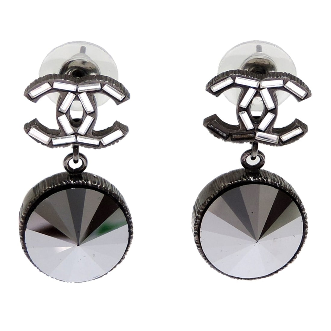 Chanel *Some stones have fallen out. Rhinestone Coco Mark Women's Earrings Metal: --- Catalog ---Category: SizeSize (HxWxD): 30.00mm x 17.00mm / 1.18'' x 0.67''Category: DesignType: Stud earringsGender: WomenMaterial: MetalCategory: GeneralBrand: ChanelCountry of Origin: Italy--- I