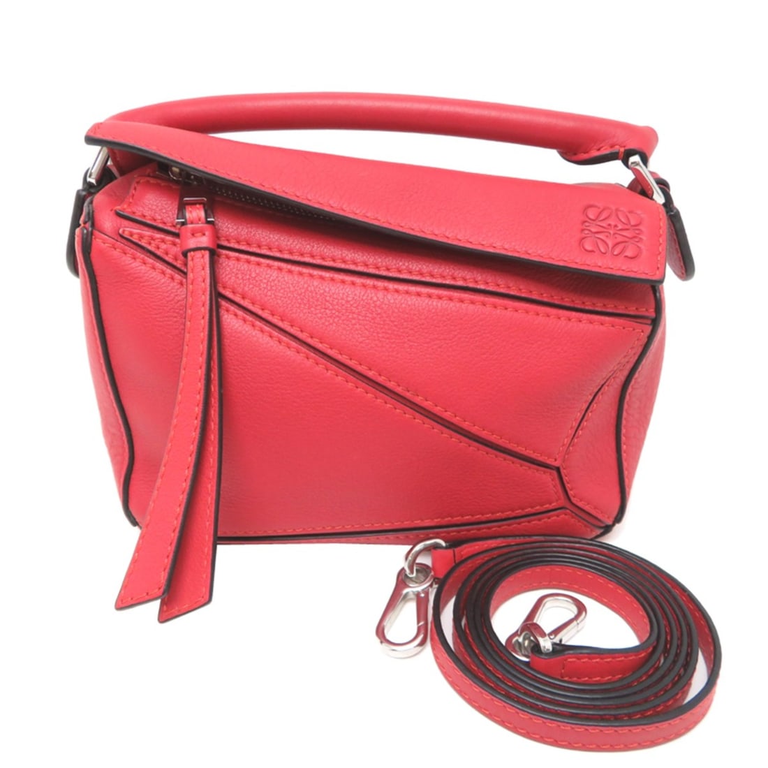 Loewe Puzzle Mini Women's Handbag, Leather, Red: --- Catalog ---Category: SizeSize (HxWxD): 12cm x 17cm x 7.5cm / 4.72'' x 6.69'' x 2.95''Category: DesignType: HandbagColor: Red colorGender: WomenMaterial: Leather Category: GeneralBrand: LoeweCountr