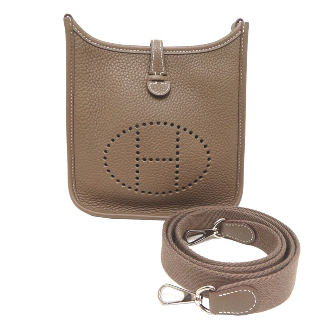 Hermes Evelyne TPM Amazon Z stamp, 2021 model, women's shoulder bag, Taurillon leather, Etoupe: --- Catalog ---Category: SizeSize (HxWxD): 18cm x 17cm x 5.5cm / 7.08'' x 6.69'' x 2.16''Category: DesignType: Shoulder bagColor: Etoupe grayGender: WomenCategory: GeneralBrand: HermesCountry of Origi