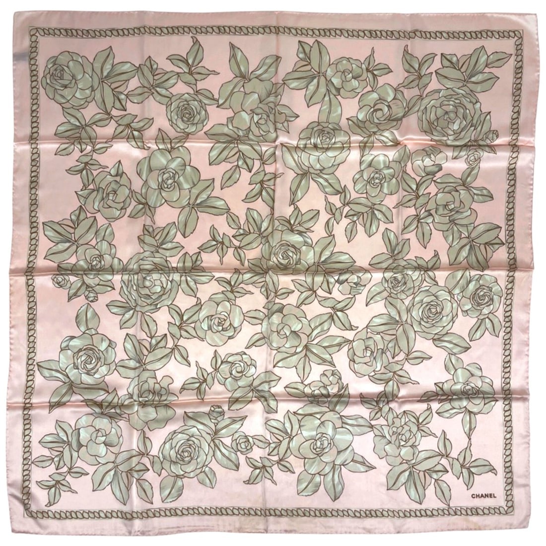 Chanel scarf/muffler, Coco Mark, Camellia design, silk, pink, multicolor, women's.: --- Catalog ---Category: SizeSize (LxW): 98cm x 97cm / 38.58'' x 38.18''Category: DesignType: ScarfColor: Multi-color, PinkGender: WomenMaterial: Silk Category: GeneralBrand: Chanel--- Item List ---Se