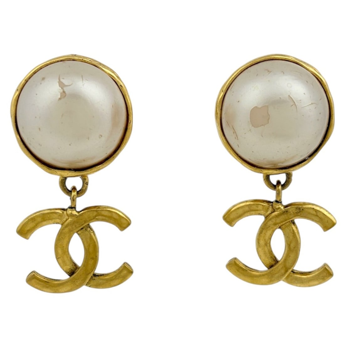 Chanel earrings, Coco Mark, swing style, GP (gold plated), faux pearl, gold, women's.: --- Catalog ---Category: SizeSize (HxWxD): 45.00mm x 20.00mm / 1.77'' x 0.79''Category: DesignType: Clip earringsColor: GoldGender: WomenMaterial: Gold platingCategory: GeneralBrand: Chanel--- Item Li