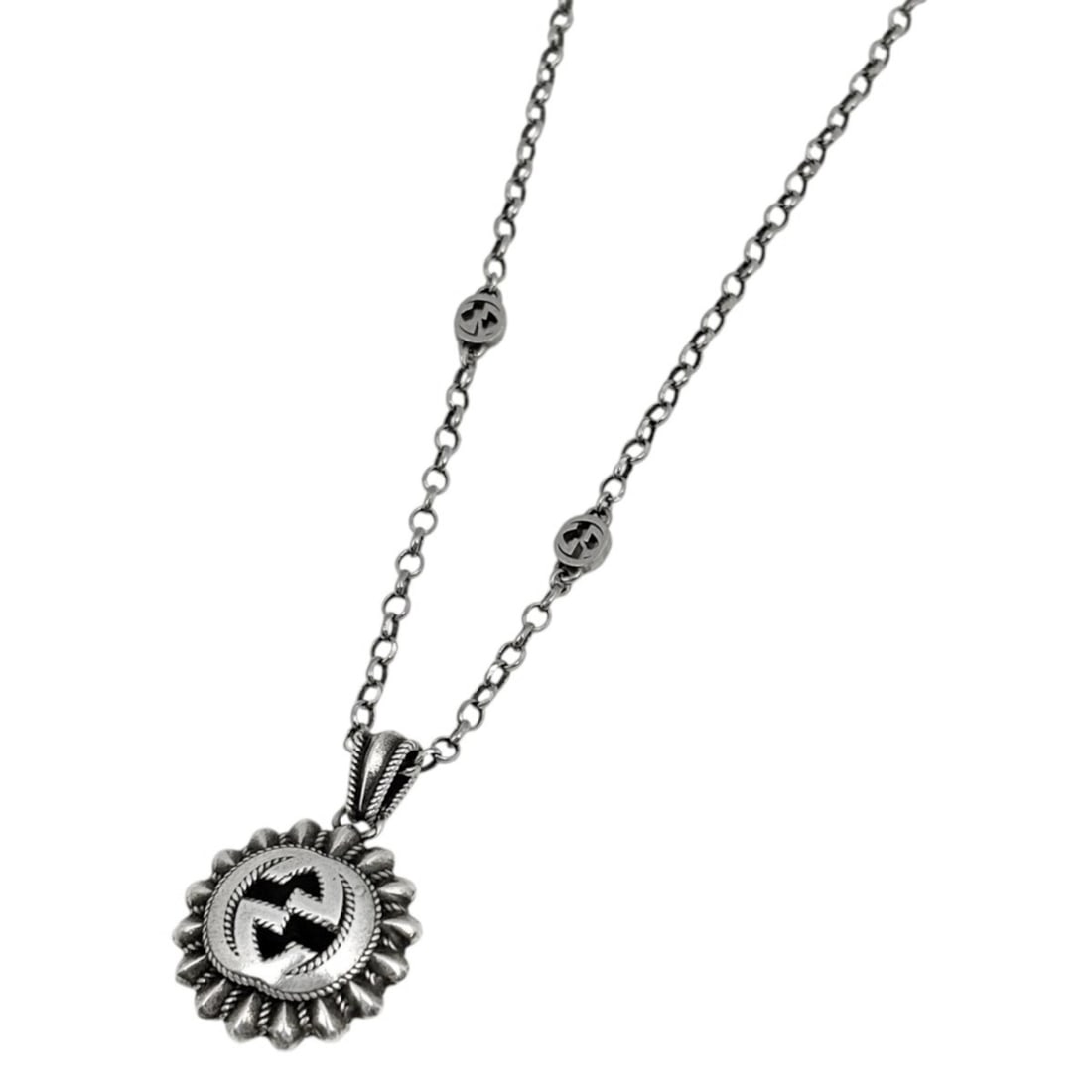 Gucci necklace, Interlocking G flower design, sterling silver (925), silver, women's.: --- Catalog ---Category: SizePendant Size: 20mm x 22mm / 0.78'' x 0.86''Neck Circumference: 65 cm / 25.59''Category: DesignColor: SilverGender: WomenMaterial: Silver 925Necklace Type: NecklaceCategory