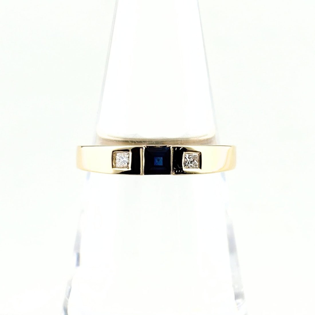 Tiffany & Co. Sapphire YG Yellow Gold Ring with Small Diamonds (750) - Women's: --- Catalog ---Category: SizeJP Size: 13US Size: 6.5Category: DesignType: Band ringStone: Diamond, SapphireGender: WomenMaterial: Yellow gold (18K)Category: GeneralBrand: Tiffany--- Item List ---Secti