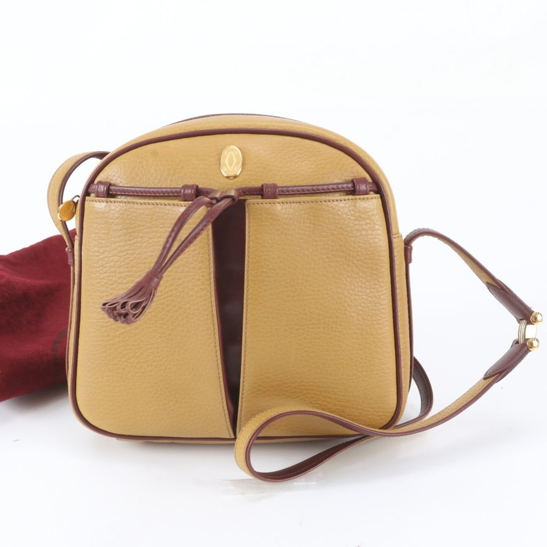 Cartier Must Line Leather Shoulder Bag, Crossbody Handbag, Tote Bag for Women: --- Catalog ---Category: SizeSize (HxWxD): 19cm x 20cm x 5cm / 7.48'' x 7.87'' x 1.96''Category: DesignType: Crossbody bag, Handbag, Shoulder bag, Tote bagColor: Beige, Wine redGender: WomenMaterial: 