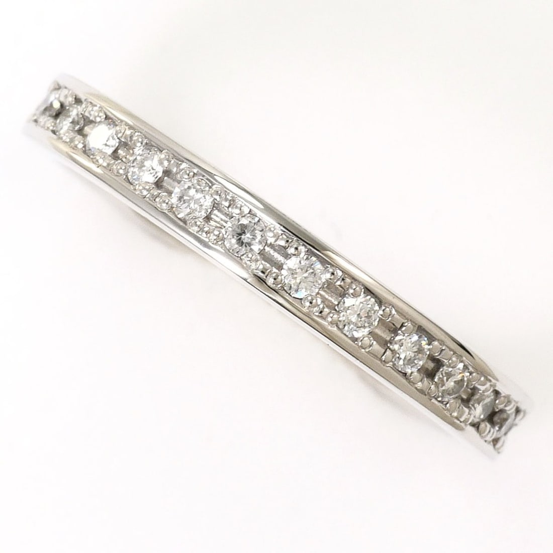 18K (18-karat white gold) ring with 0.24ct diamond and ruby, includes gemological certificate, total: --- Catalog ---Category: SizeWidth: 2mm / 0.08''Weight: 3.6g / 0.12oz.JP Size: 9.5US Size: 5Category: DesignType: Band ringColor: White goldMetal: White GoldStone: Diamond, RubyGender: WomenMaterial: 