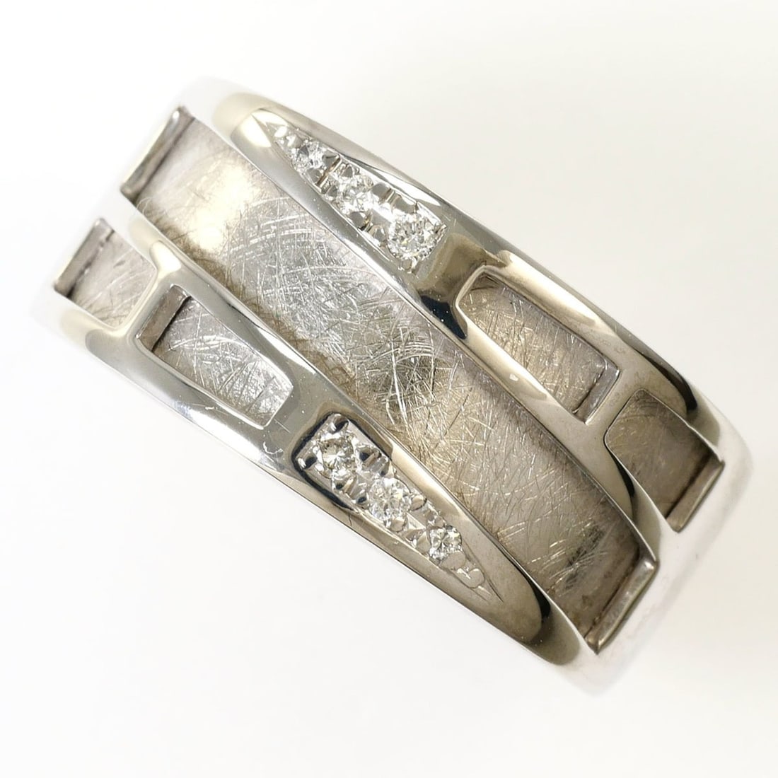 18K (18-karat white gold) ring, 1 diamond (0.06ct), with appraisal certificate, total weight 7.7g, (1 of 9)