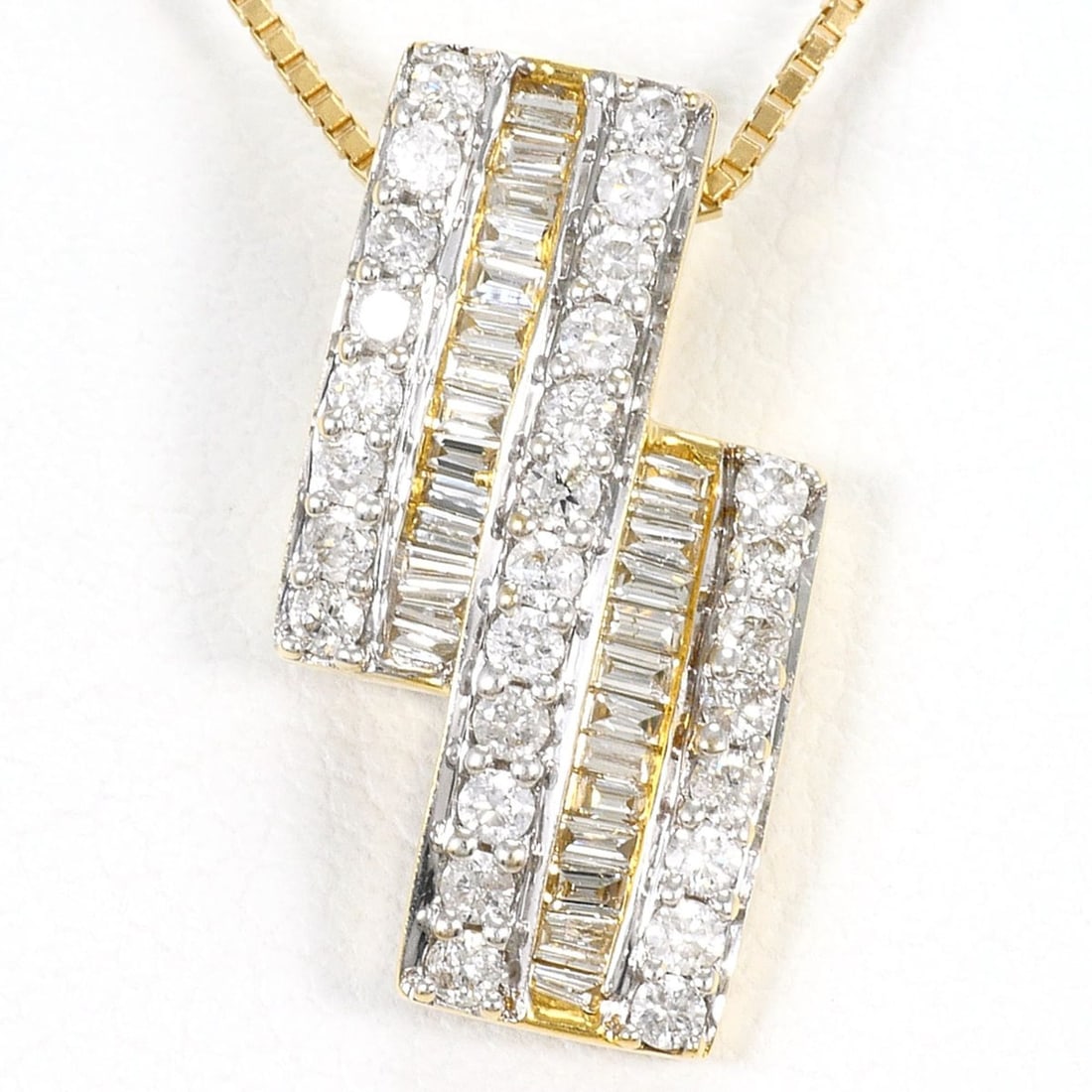 18K (18-karat) Yellow Gold Necklace with Diamond (no carat marking), Certificate of Authenticity,: --- Catalog ---Category: SizeWeight: 3.6g / 0.12oz.Pendant Size: 18mm x 10mm / 0.7'' x 0.39''Neck Circumference: 45 cm / 17.71''Category: DesignColor: White gold, Yellow goldMetal: Gold, White GoldSto