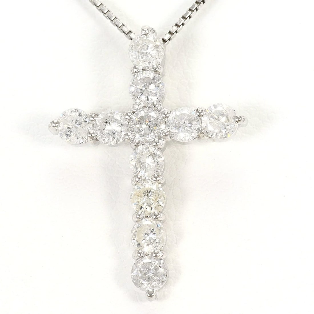 PT900 Platinum / PT850 Necklace with 1.09ct Diamond, Certificate of Authenticity, Total Weight 4.1g,: --- Catalog ---Category: SizeWeight: 4.1g / 0.14oz.Pendant Size: 22mm x 15mm / 0.86'' x 0.59''Neck Circumference: 40 cm / 15.74''Category: DesignColor: PlatinumMetal: PlatinumStone: DiamondGender: Wom