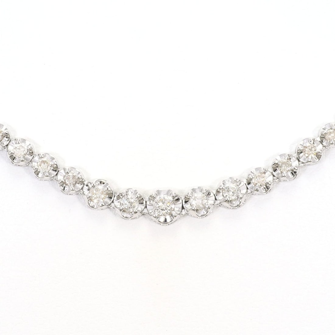 18K (18-karat white gold) necklace with 2.00ct diamonds, includes appraisal certificate, total: --- Catalog ---Category: SizeWeight: 10.6g / 0.37oz.Neck Circumference: 42 cm / 16.53''Category: DesignColor: White goldMetal: White GoldStone: DiamondGender: WomenMaterial: White gold (18K)Metal Puri