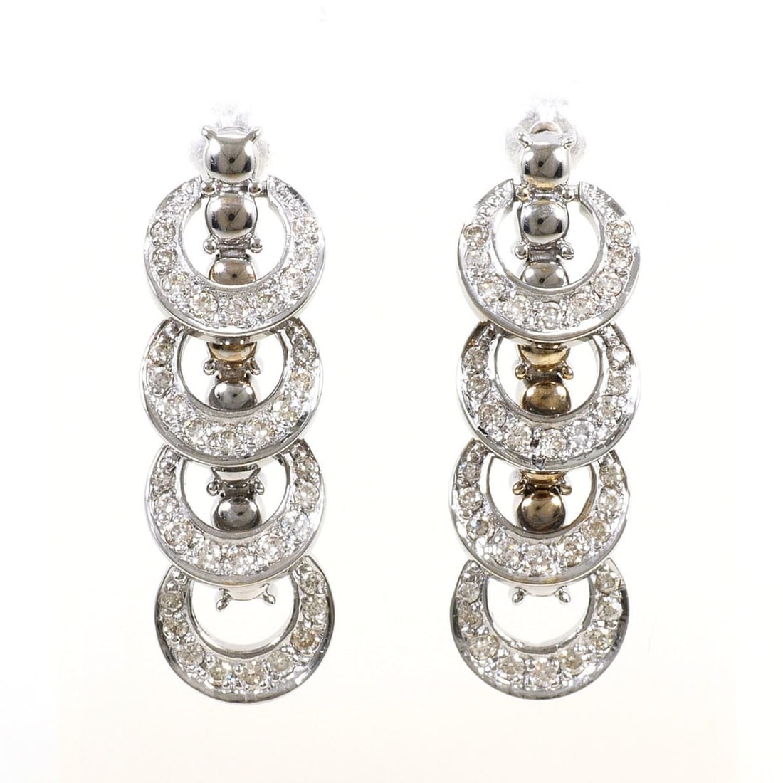 18K (18-karat white gold) earrings with 0.45ct diamonds, certificate of authenticity included, total: --- Catalog ---Category: SizeWeight: 10.4g / 0.36oz.Category: DesignType: Drop earringsColor: White goldMetal: White GoldStone: DiamondGender: WomenMaterial: White gold (18K)Metal Purity: 18KWeight (c