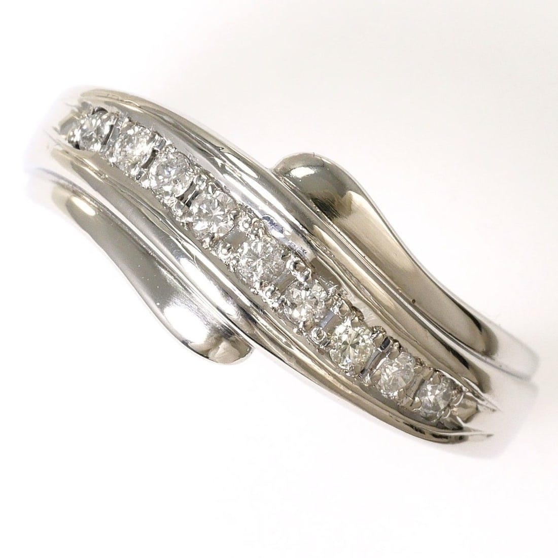 PT900 Platinum Ring, 1 Diamond (0.17ct), with Appraisal Certificate, Total Weight 6.4g, Jewelry: --- Catalog ---Category: SizeWidth: 8mm / 0.31''Weight: 6.4g / 0.22oz.JP Size: 14US Size: 7Category: DesignType: Band ringColor: PlatinumMetal: PlatinumStone: DiamondGender: WomenMaterial: Platinum 90