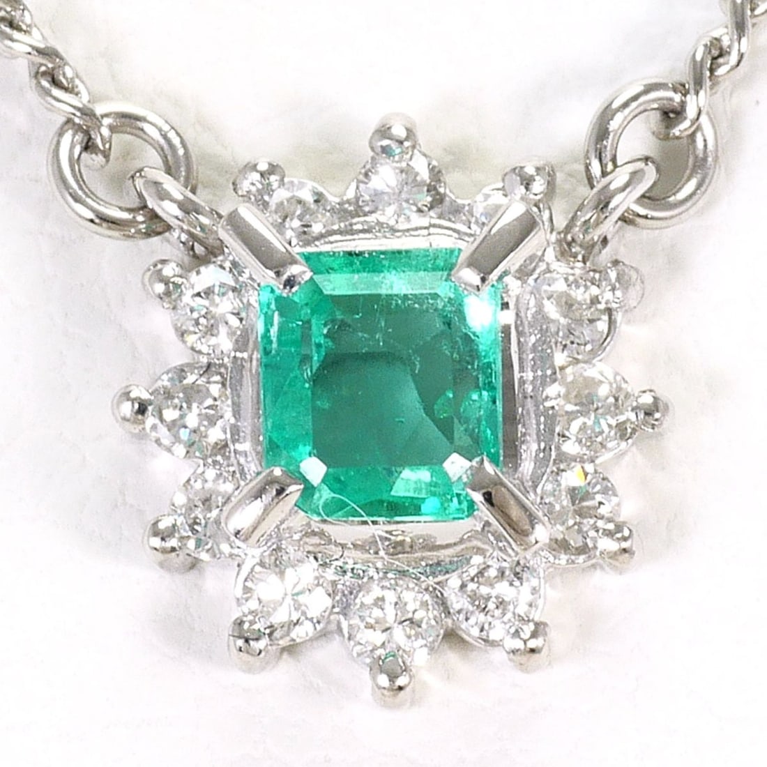 PT850 Platinum Necklace, Emerald 0.24ct, Diamond 0.12ct, Certificate of Authenticity, Total Weight: --- Catalog ---Category: SizeWeight: 4.1g / 0.14oz.Pendant Size: 9mm x 10mm / 0.35'' x 0.39''Neck Circumference: 40 cm / 15.74''Category: DesignColor: PlatinumMetal: PlatinumStone: Diamond, EmeraldGen