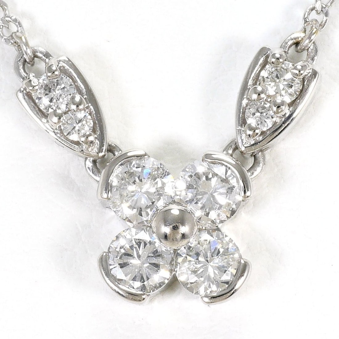 PT900 Platinum / PT850 Necklace with 0.52ct Diamond, Certificate of Authenticity, Total Weight 4.5g,: --- Catalog ---Category: SizeWeight: 4.5g / 0.15oz.Pendant Size: 8mm x 20mm / 0.31'' x 0.78''Neck Circumference: 41 cm / 16.14''Category: DesignColor: PlatinumMetal: PlatinumStone: DiamondGender: Wome