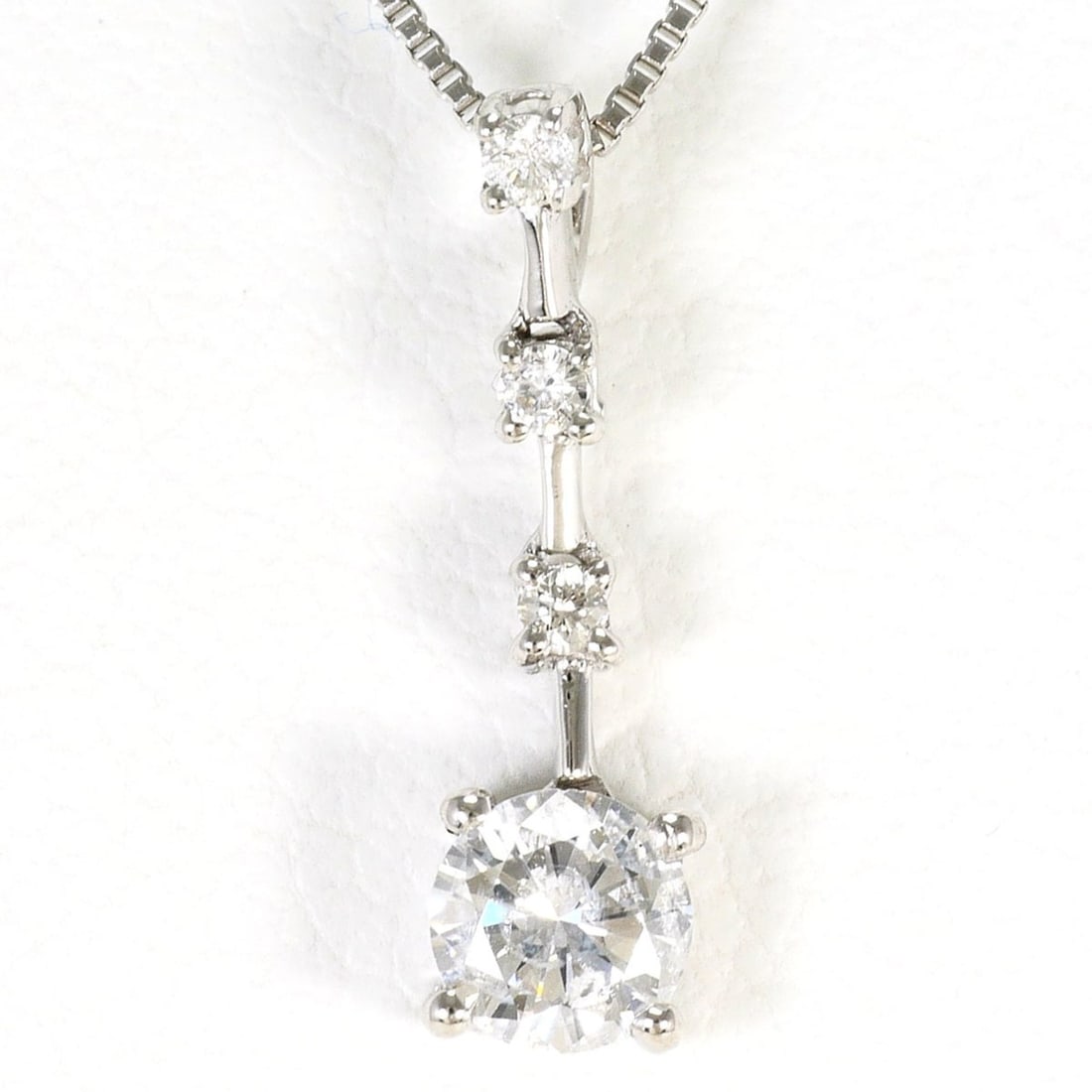 18K White Gold (WG) and Platinum (PT850) Necklace with 0.212ct Diamond 0.03ct (I1 clarity),: --- Catalog ---Category: SizeWeight: 1.9g / 0.06oz.Pendant Size: 14mm x 4mm / 0.55'' x 0.15''Neck Circumference: 45 cm / 17.71''Category: DesignColor: Platinum, White goldMetal: PlatinumStone: Diamond