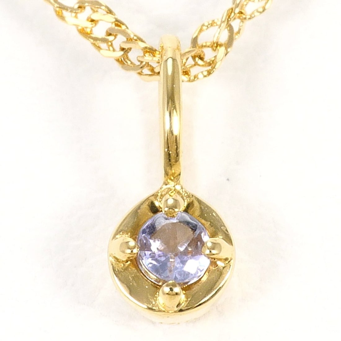 18K (18-karat) Yellow Gold Necklace with Natural Stone, Total Weight 1.2g, 41cm, Jewelry: --- Catalog ---Category: SizeWeight: 1.2g / 0.04oz.Pendant Size: 7mm x 3mm / 0.27'' x 0.11''Neck Circumference: 41 cm / 16.14''Category: DesignColor: Yellow goldMetal: GoldGender: WomenMaterial: Yello