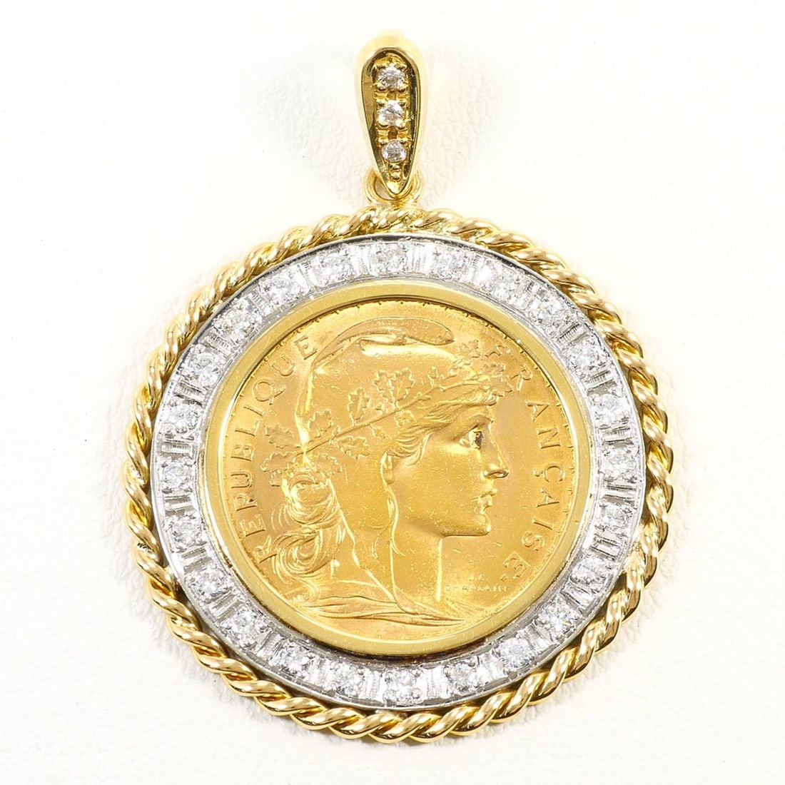 K21.6 21.6K Yellow Gold (YG) and PT900 Platinum Pendant Top with 0.55ct Diamond, Certificate of: --- Catalog ---Category: SizeWeight: 15.4g / 0.54oz.Pendant Size: 42mm x 32mm / 1.65'' x 1.25''Category: DesignColor: Yellow goldMetal: GoldStone: DiamondGender: Men,WomenMaterial: Platinum 900, Yello