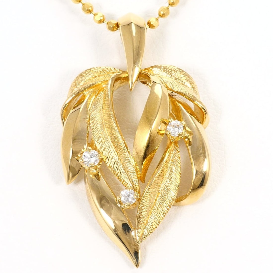 18K (18-karat) Yellow Gold Necklace with Diamond (no carat marking), Certificate of Authenticity,: --- Catalog ---Category: SizeWeight: 8.8g / 0.31oz.Pendant Size: 32mm x 18mm / 1.25'' x 0.7''Neck Circumference: 40 cm / 15.74''Category: DesignColor: Yellow goldMetal: GoldStone: DiamondGender: Women
