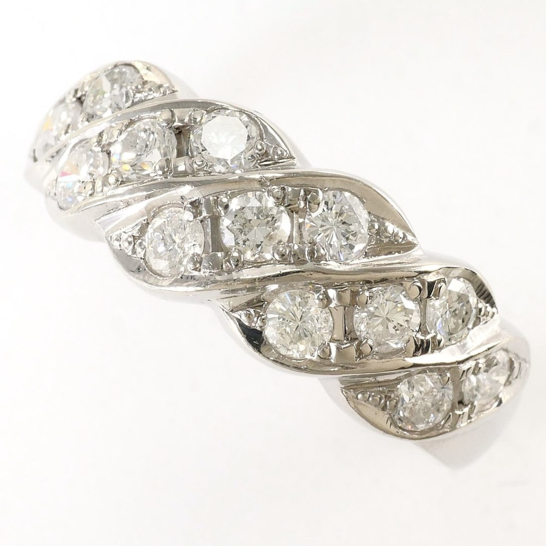 PT900 Platinum Ring, 1 Diamond (1.00ct), with Appraisal Certificate, Total Weight 6.2g, Jewelry: --- Catalog ---Category: SizeWidth: 8mm / 0.31''Weight: 6.2g / 0.21oz.JP Size: 16US Size: 8Category: DesignType: Band ringColor: PlatinumMetal: PlatinumStone: DiamondGender: WomenMaterial: Platinum 90