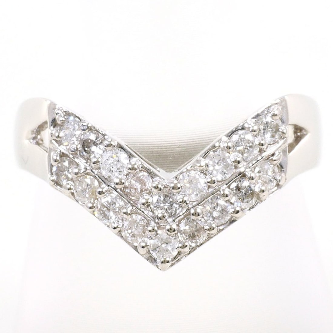 PT900 Platinum Ring, 1 Diamond (0.48ct), with Appraisal Certificate, Total Weight 5.8g, Jewelry: --- Catalog ---Category: SizeWidth: 10mm / 0.39''Weight: 5.8g / 0.2oz.JP Size: 14US Size: 7Category: DesignType: Band ringColor: PlatinumMetal: PlatinumStone: DiamondGender: WomenMaterial: Platinum 90