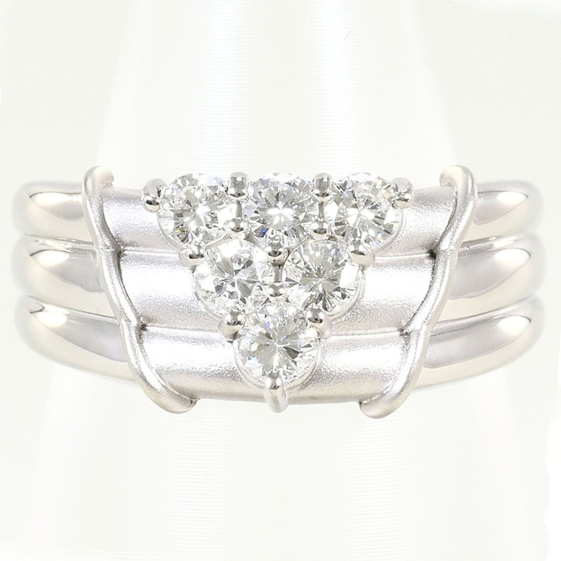 PT900 Platinum Ring, 1 Diamond (0.54ct), with Appraisal Certificate, Total Weight 8.3g, Jewelry: --- Catalog ---Category: SizeWidth: 9mm / 0.35''Weight: 8.3g / 0.29oz.JP Size: 12US Size: 6.5Category: DesignType: Band ringColor: PlatinumMetal: PlatinumStone: DiamondGender: WomenMaterial: Platinum 