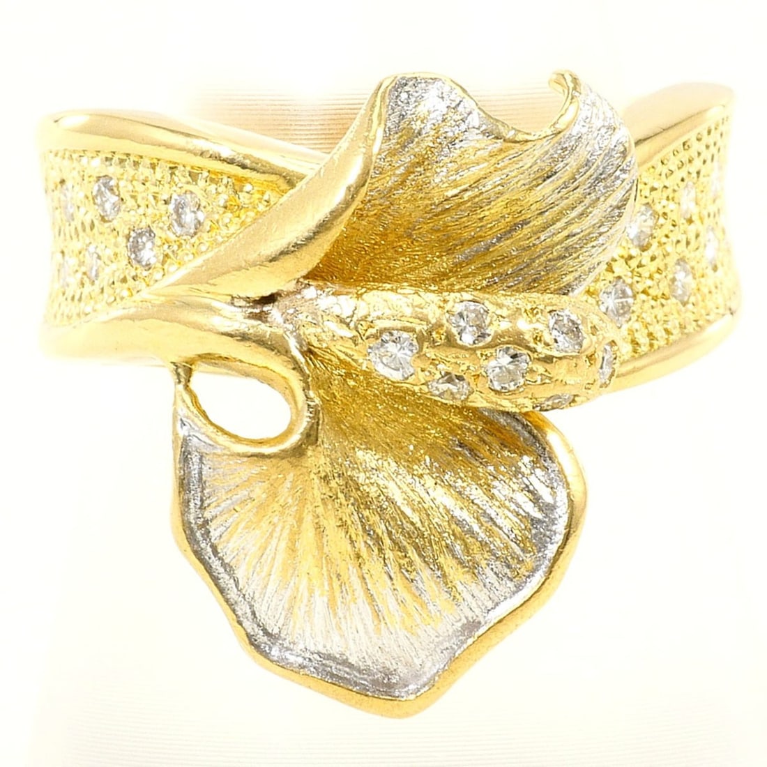 18K (18-karat) Yellow Gold Ring with 0.31ct Diamond, Certificate of Authenticity, Total Weight: --- Catalog ---Category: SizeWidth: 19mm / 0.75''Weight: 10g / 0.35oz.JP Size: 13.5US Size: 6.5Category: DesignType: Band ringColor: White gold, Yellow goldMetal: Gold, White GoldStone: DiamondGender: