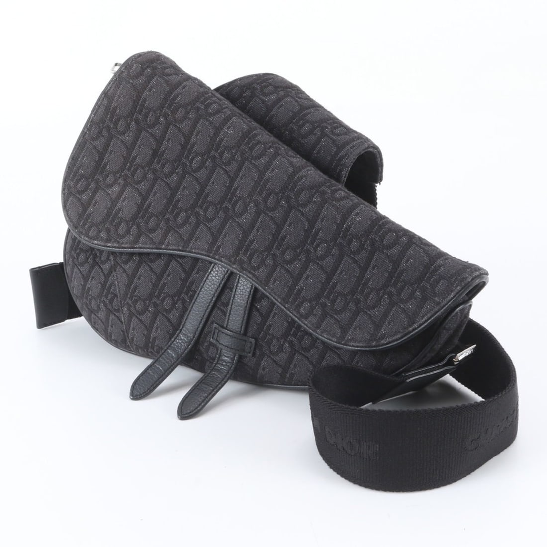 Christian Dior Oblique Saddle Body Bag, Shoulder Black, Men's: --- Catalog ---Category: SizeSize (HxWxD): 18cm x 10cm x 4cm / 7.08'' x 3.93'' x 1.57''Category: DesignType: Shoulder bag, Sling bagColor: BlackGender: MenMaterial: Leather , Canvas Category: GeneralB