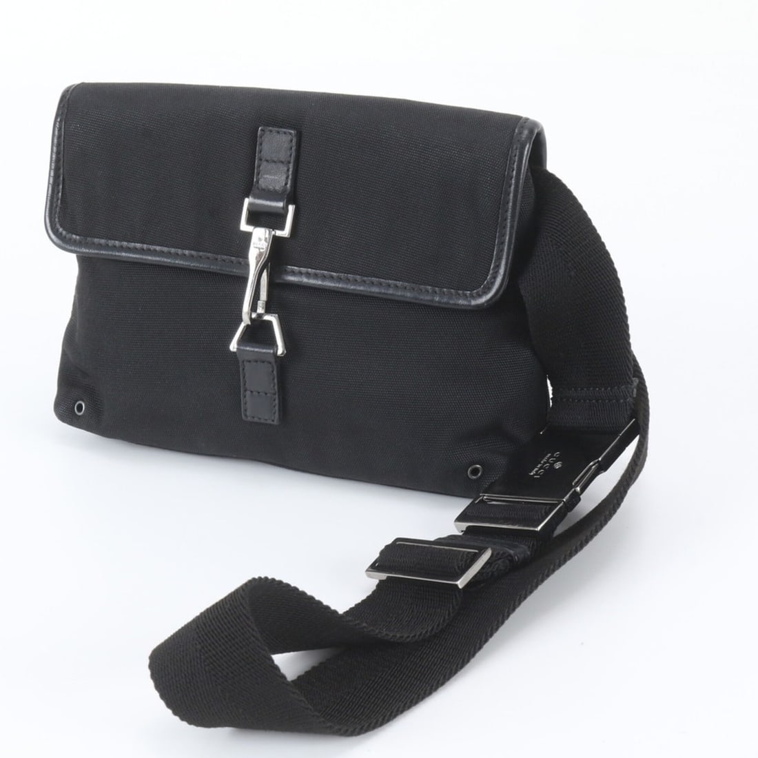 Gucci Jackie 92543 Leather Nylon 2-Way Body Bag Waist Pouch Black Men's: --- Catalog ---Category: SizeSize (HxWxD): 13cm x 18cm x 6cm / 5.11'' x 7.08'' x 2.36''Category: DesignType: Pouch, Sling bagColor: BlackGender: MenMaterial: Leather , Nylon Category: GeneralMPN: 9254