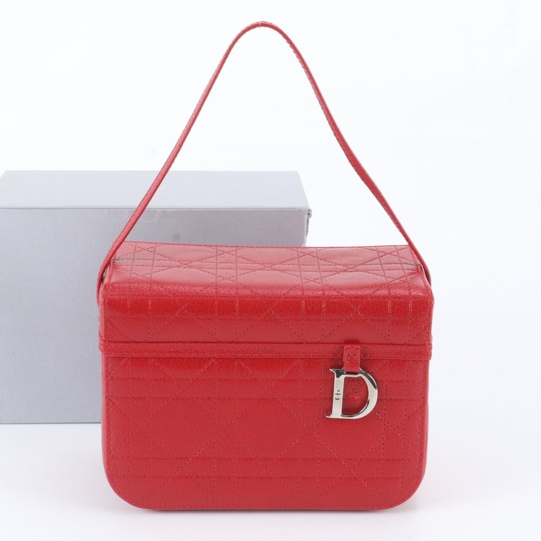 Christian Dior Cannage Vanity Bag, Leather Handbag, Brand Name, Women's: --- Catalog ---Category: SizeSize (HxWxD): 11cm x 15cm x 7cm / 4.33'' x 5.9'' x 2.75''Category: DesignType: Handbag, Vanity bagColor: Red colorGender: WomenMaterial: Leather Category: GeneralBrand: Ch
