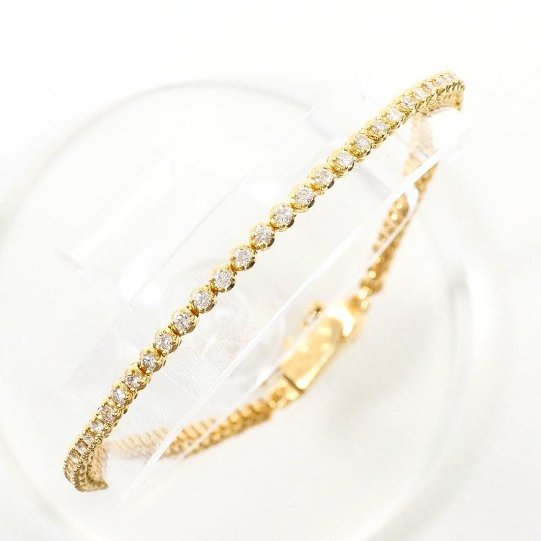 18K (18-karat) Yellow Gold Bracelet with 1.00ct Diamond, Certificate of Authenticity, Total Weight: --- Catalog ---Category: SizeLength: 18cm / 7.08''Weight: 5.7g / 0.2oz.Category: DesignType: Charm braceletColor: Yellow goldMetal: GoldStone: DiamondGender: WomenMaterial: Yellow gold (18K)Metal Puri