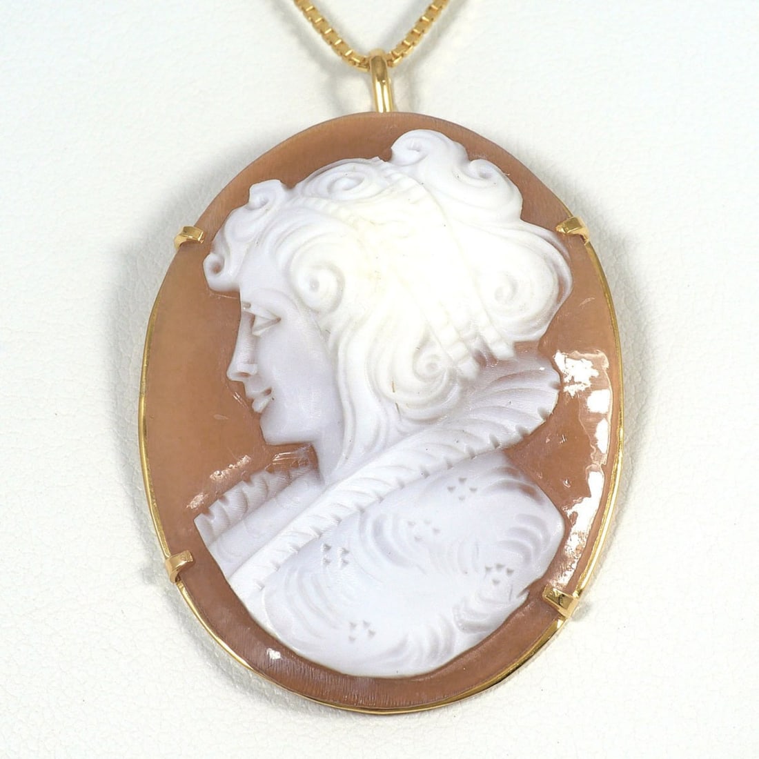 18K (18-karat) Yellow Gold Necklace with Shell Cameo Card, Total Weight 10.4g, 40cm, Jewelry (1 of 7)