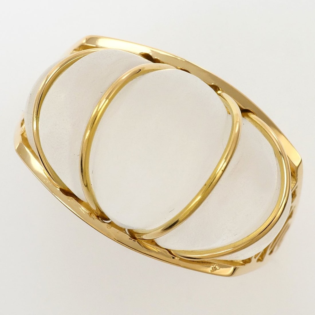 18K (18-karat) Yellow Gold Ring with Quartz Card, Total Weight 6.3g, Jewelry: --- Catalog ---Category: SizeWidth: 12mm / 0.47''Weight: 6.3g / 0.22oz.JP Size: 11.5US Size: 6Category: DesignType: Band ringColor: Yellow goldMetal: GoldStone: QuartzGender: WomenMaterial: Yellow gol